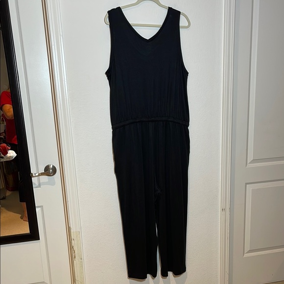 32 Degrees Black Cropped Jumpsuit with Wide-Leg Style - Picture 8 of 10
